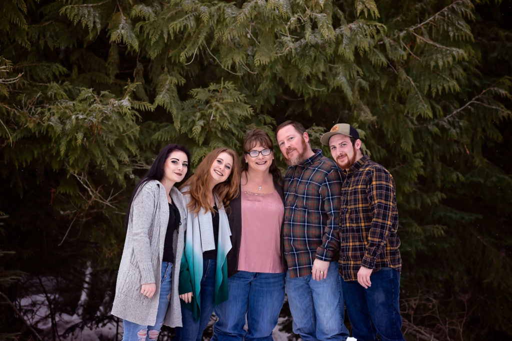 Winter family photography session in Colville, Washington