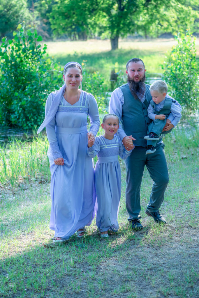 Family poses during family photos at Old Kettle Falls Park